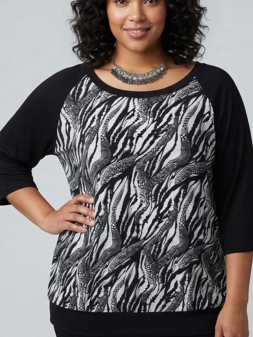 REITMANS Black and White Zebra Print Back Zipper Sweatshirt